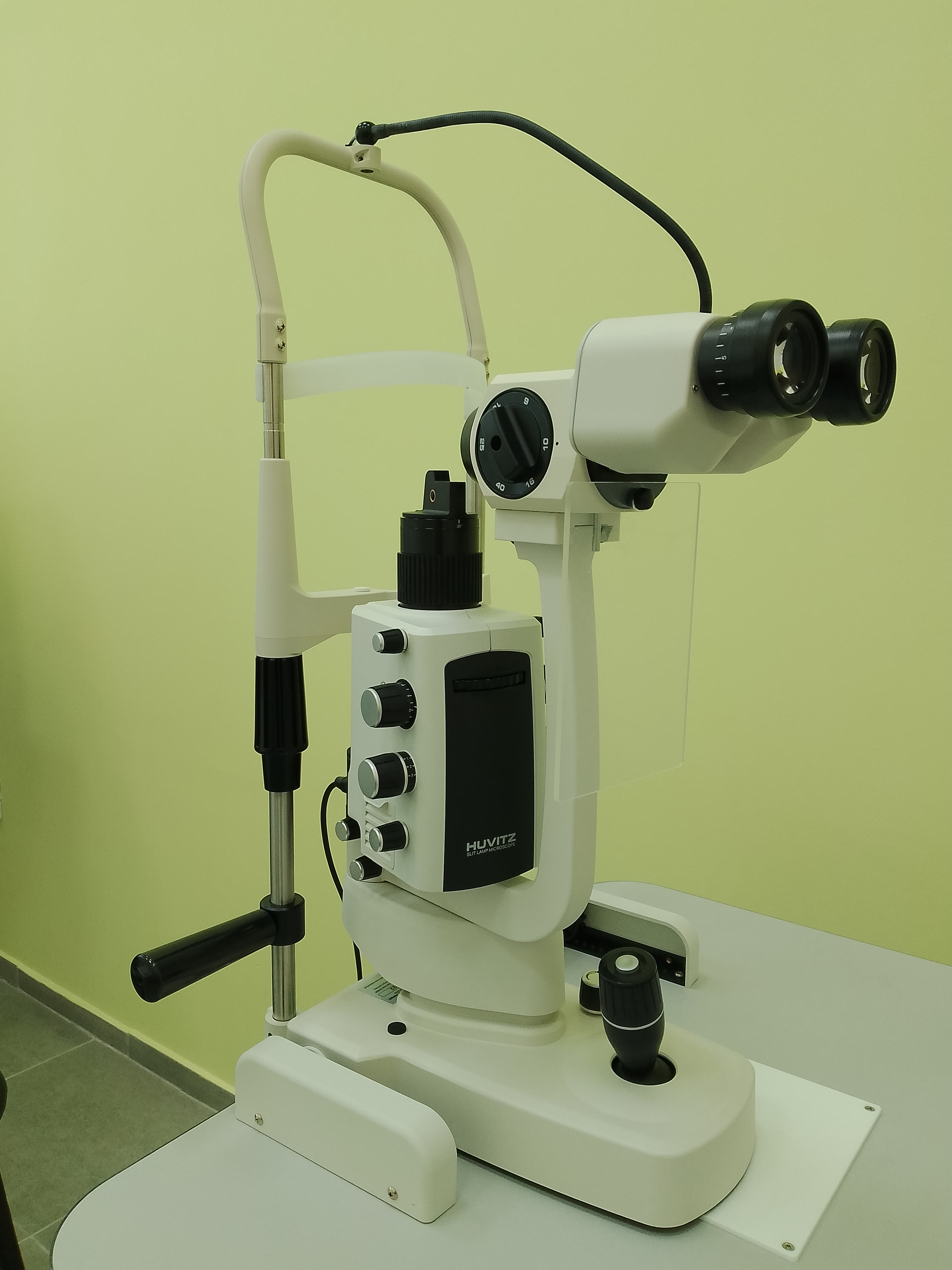 Щелевая лампа Huvitz HS-5500